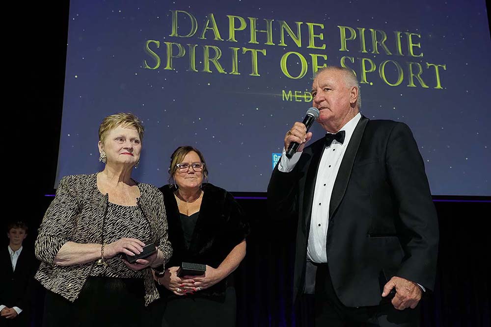 Barry & Colleen Gilbert receive Spirit of Sport Award